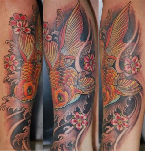 tatouage poisson japonais|Tatouage japonais : 14 idées de motifs typiques et  .